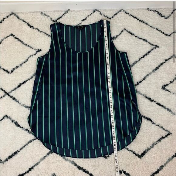 Banana republic silk navy with green pinstripe tank top Size small - Picture 5 of 8